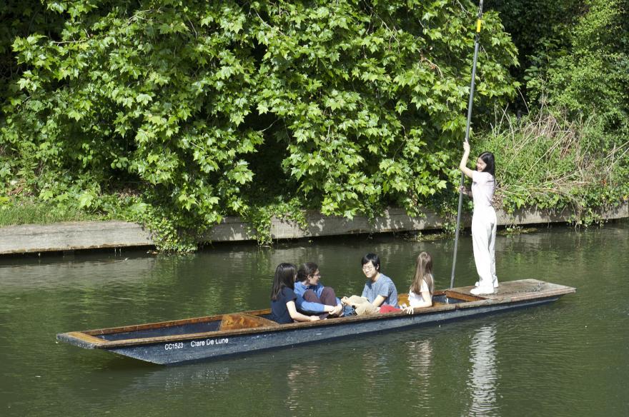 Students using the Clare Punts