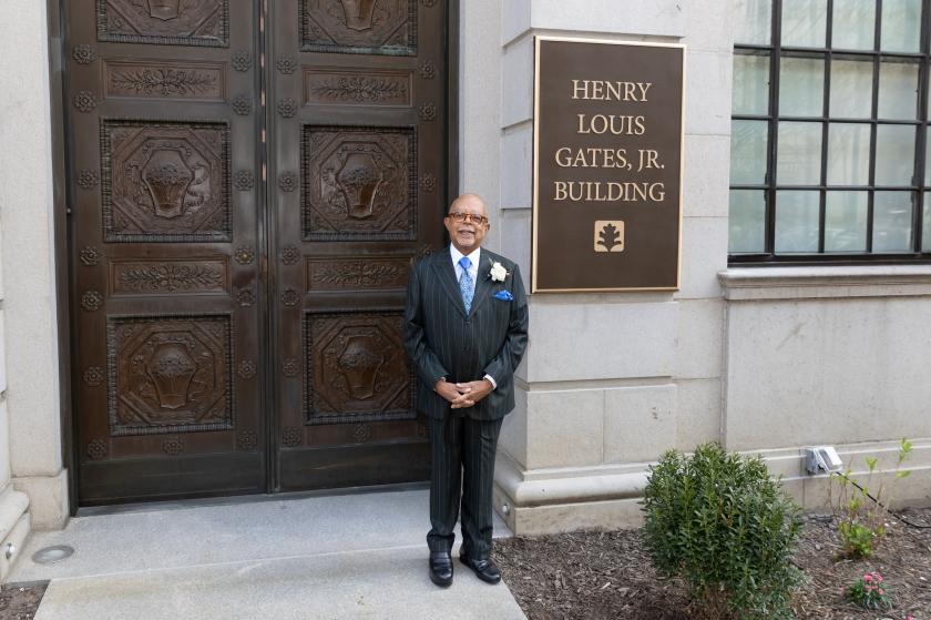 Skip Gates outside American Ancestors Skip Gates outside American Ancestors
